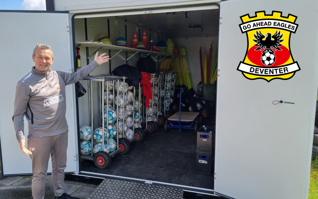 Entrega de un contenedor de almacenamiento para la formación de jóvenes Go Ahead Eagles en Deventer